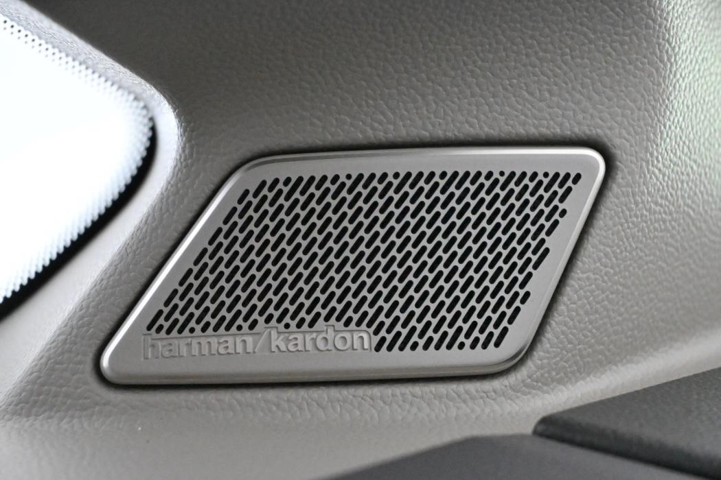 VOLKSWAGEN Multivan 2025