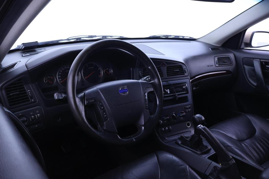 VOLVO V70 2003