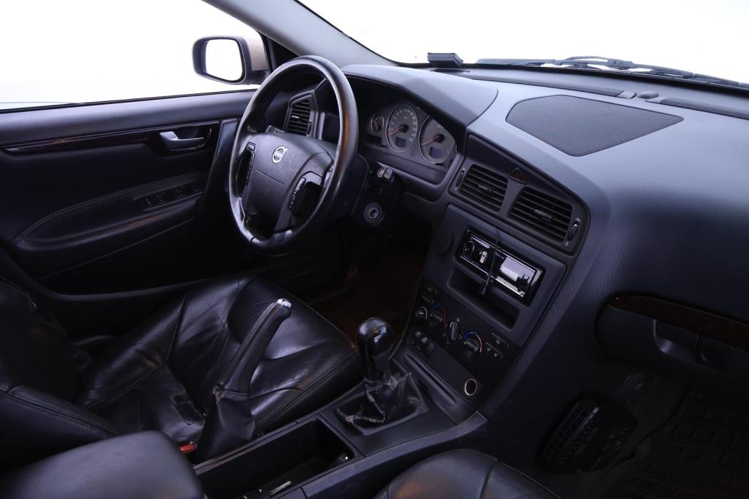 VOLVO V70 2003