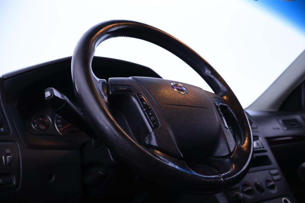 VOLVO V70 2003