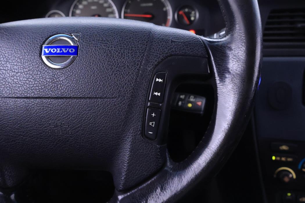 VOLVO V70 2003