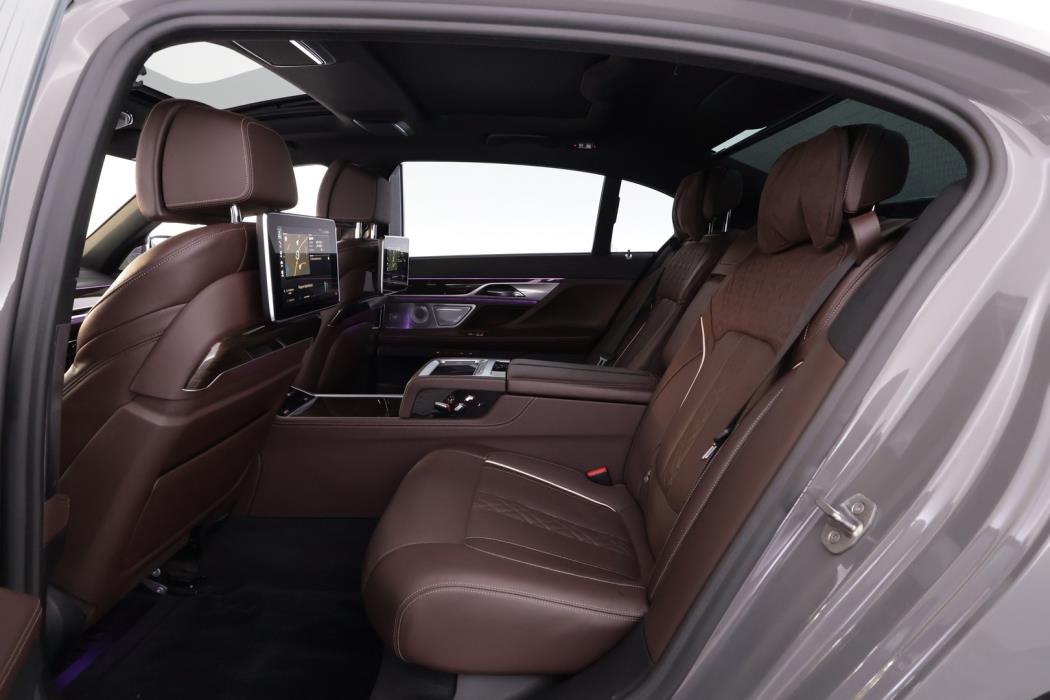 BMW 745 2020