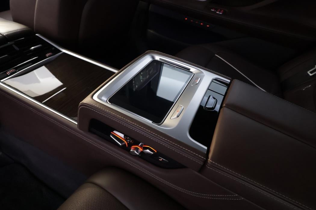 BMW 745 2020