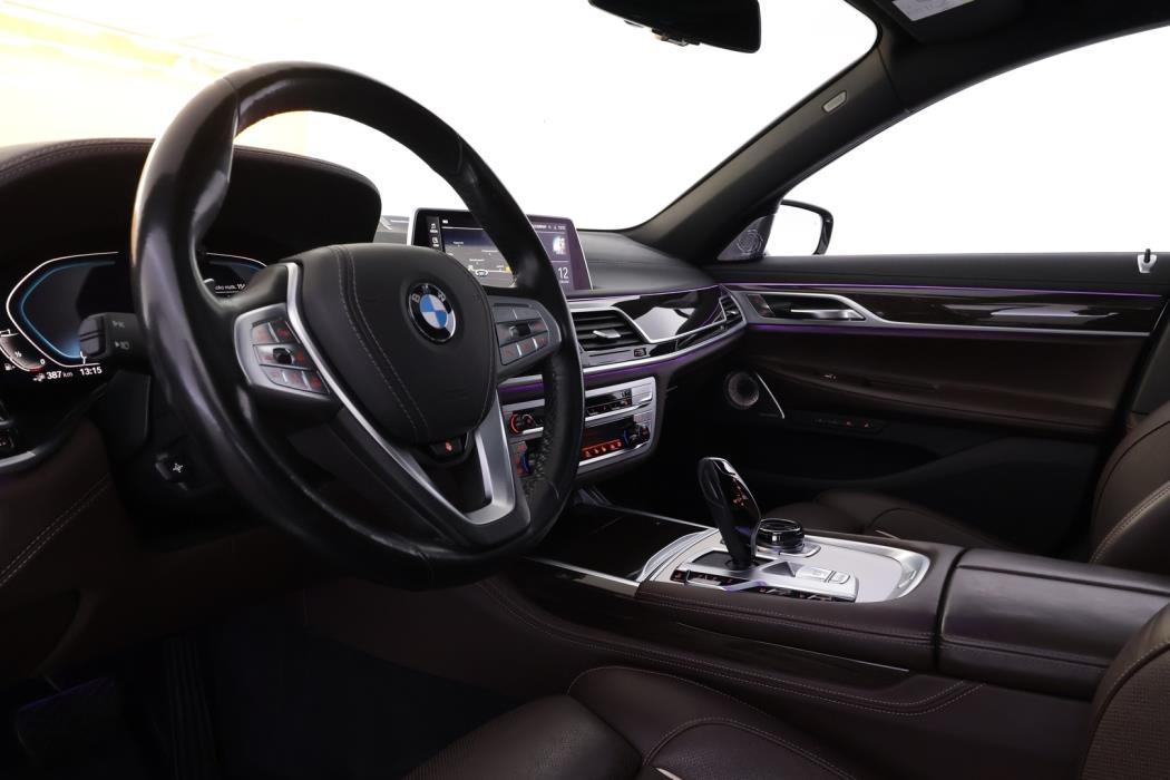 BMW 745 2020