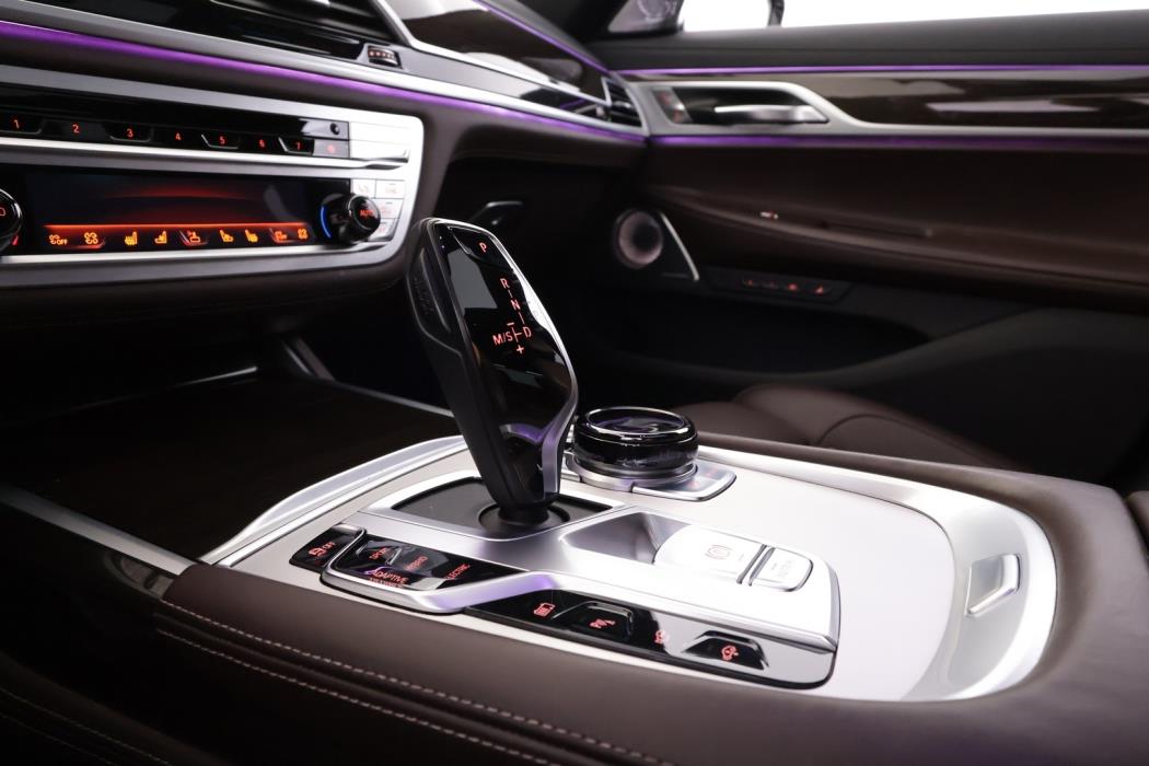 BMW 745 2020