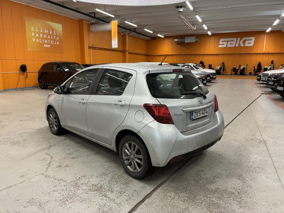 TOYOTA Yaris 2015