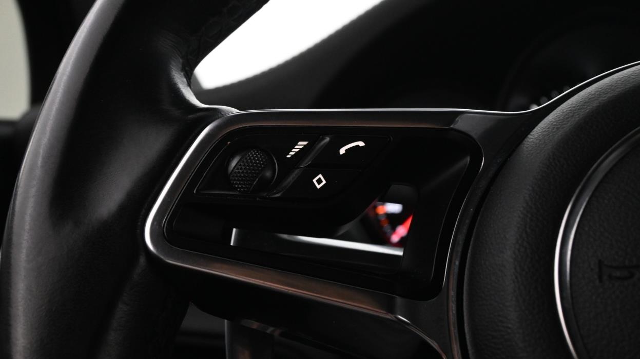 PORSCHE Macan 2015