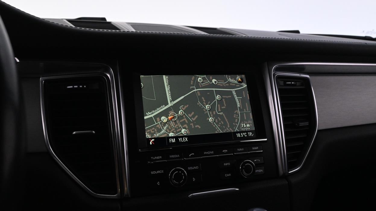 PORSCHE Macan 2015