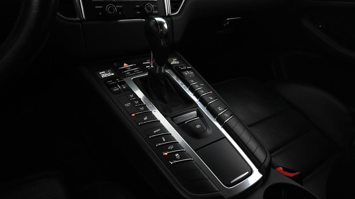 PORSCHE Macan 2015