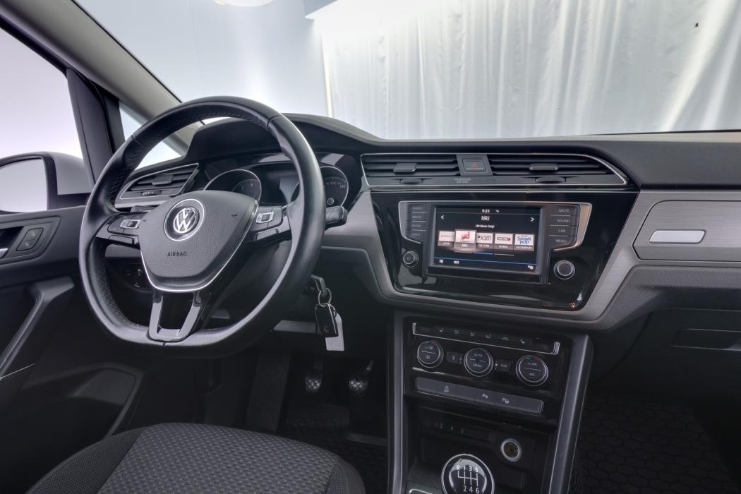 VOLKSWAGEN Touran 2017