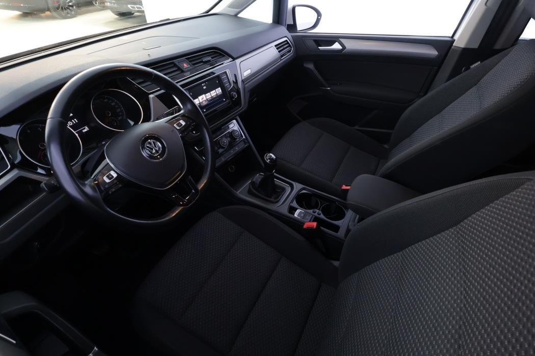 VOLKSWAGEN Touran 2017