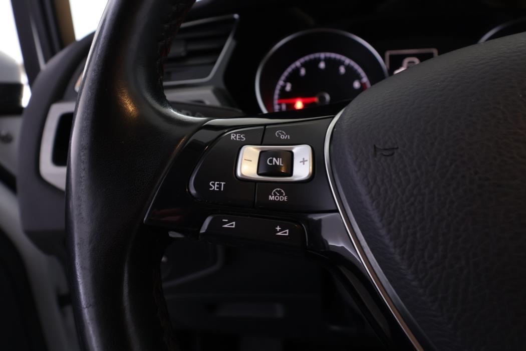 VOLKSWAGEN Touran 2017