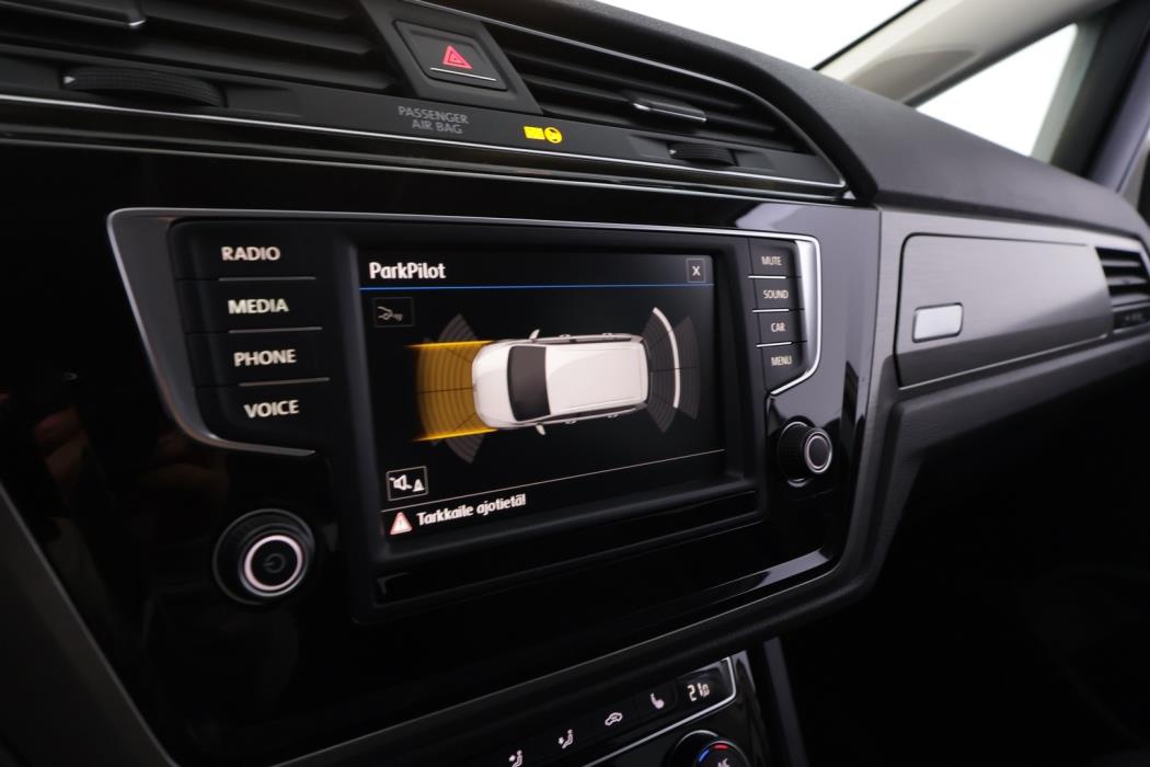 VOLKSWAGEN Touran 2017