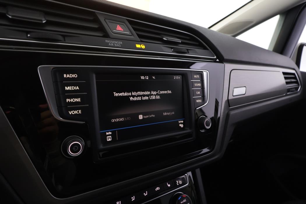 VOLKSWAGEN Touran 2017