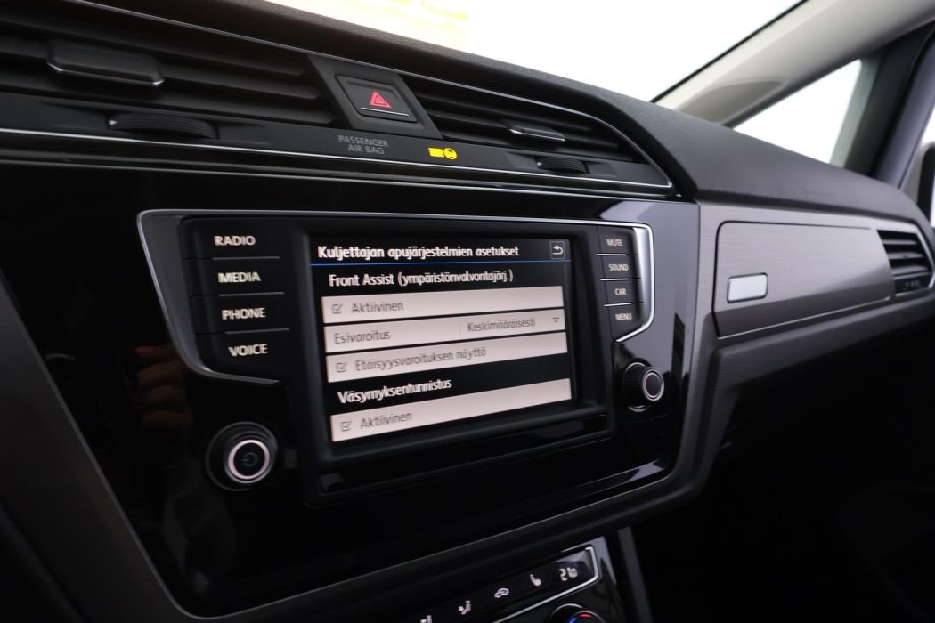 VOLKSWAGEN Touran 2017