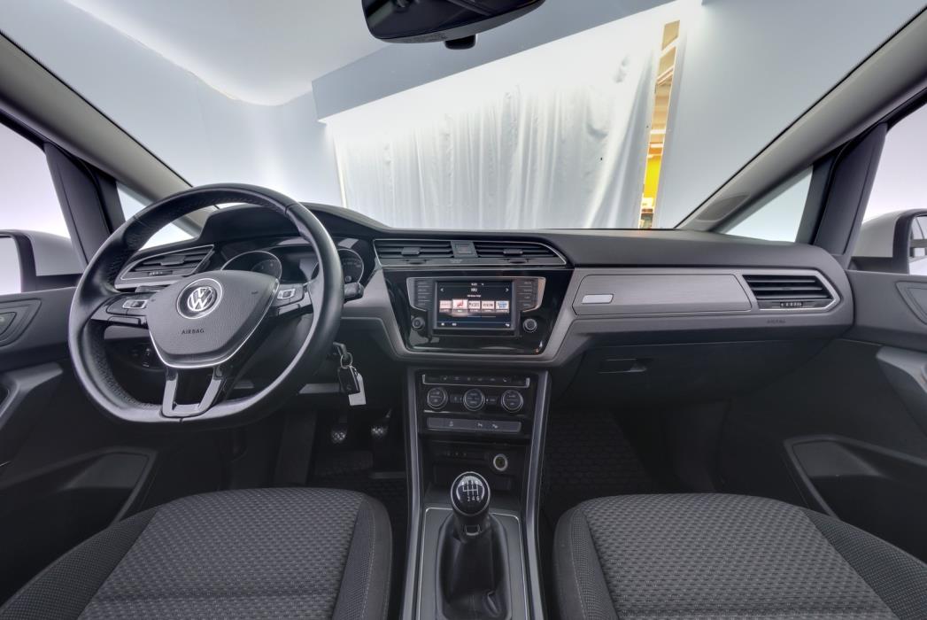 VOLKSWAGEN Touran 2017