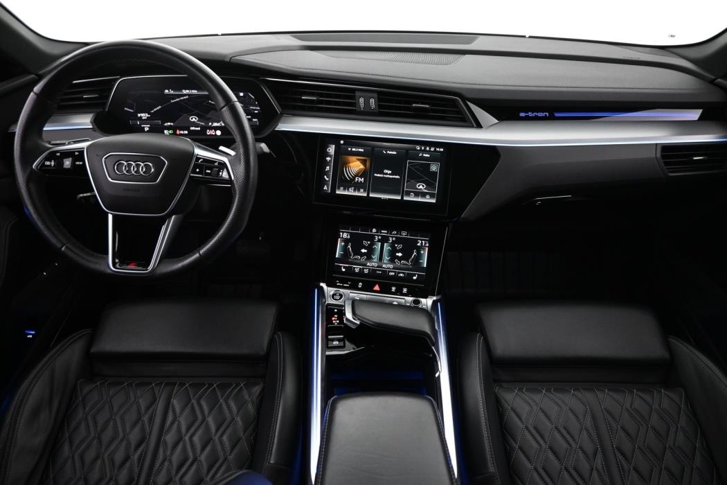 AUDI e-tron 2021