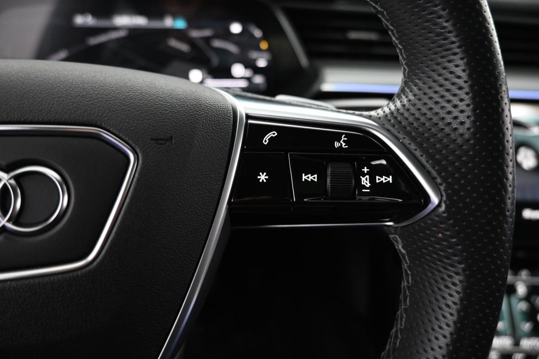 AUDI e-tron 2021