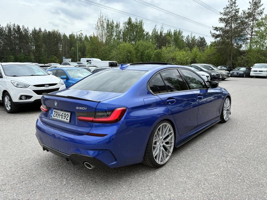 BMW 330 2019