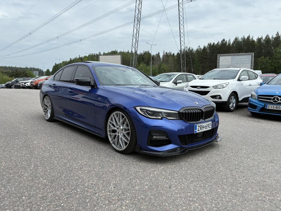 BMW 330 2019