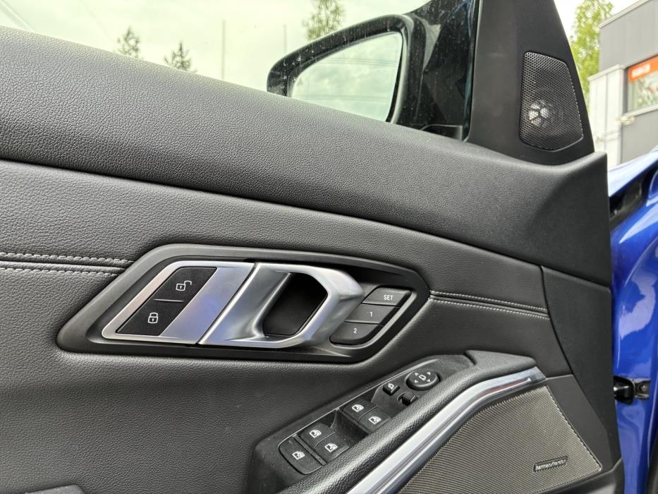 BMW 330 2019