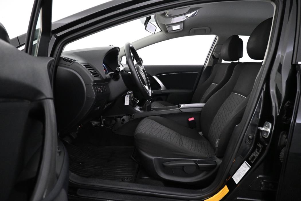 TOYOTA Avensis 2012