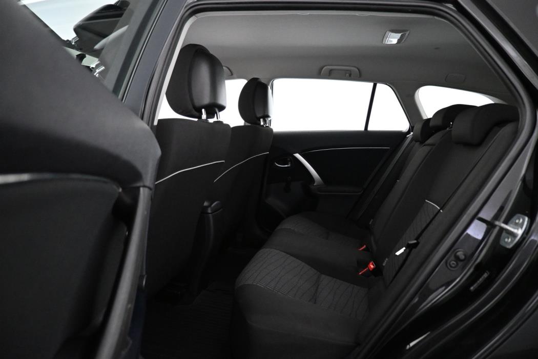 TOYOTA Avensis 2012