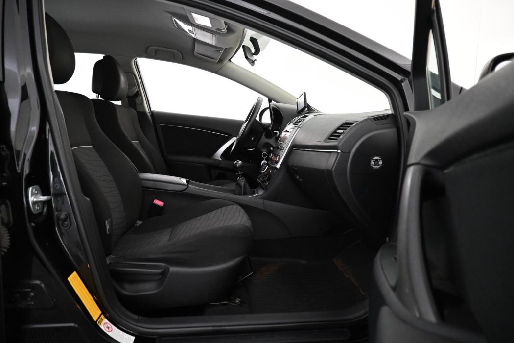 TOYOTA Avensis 2012