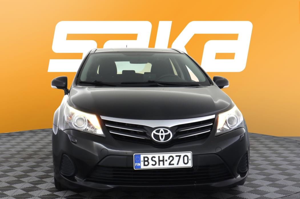 TOYOTA Avensis 2012