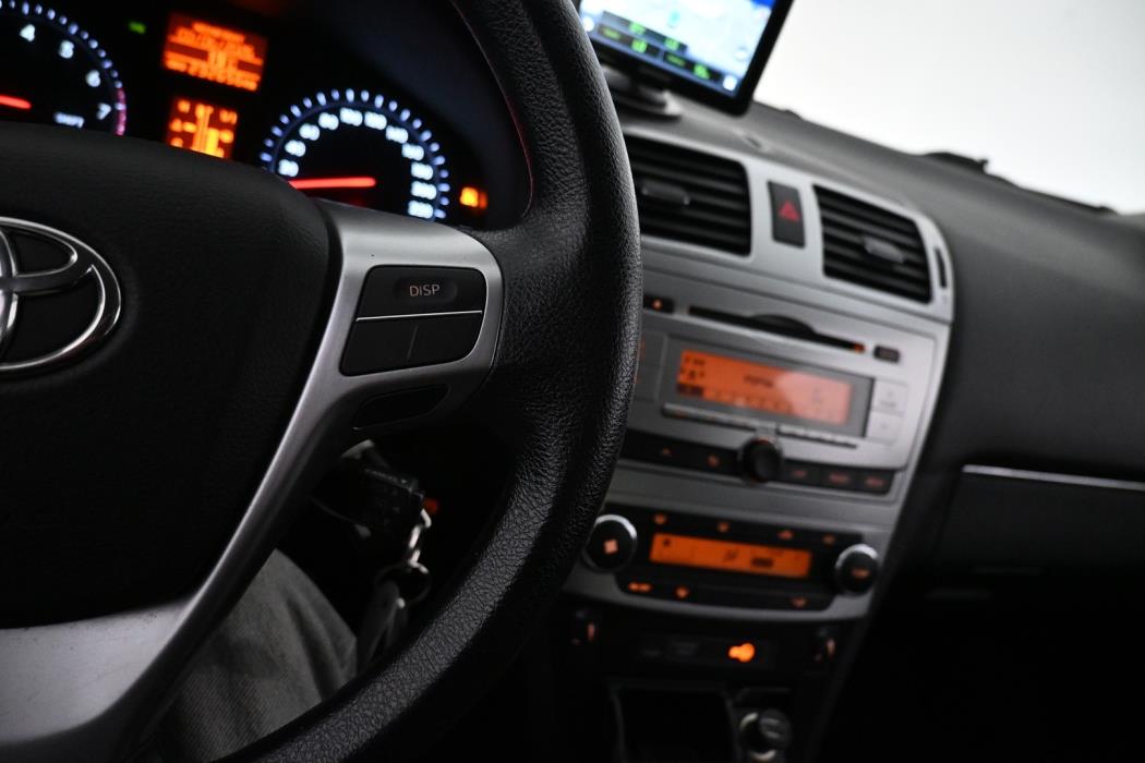 TOYOTA Avensis 2012