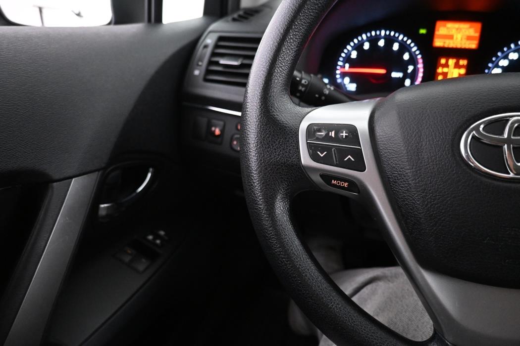 TOYOTA Avensis 2012