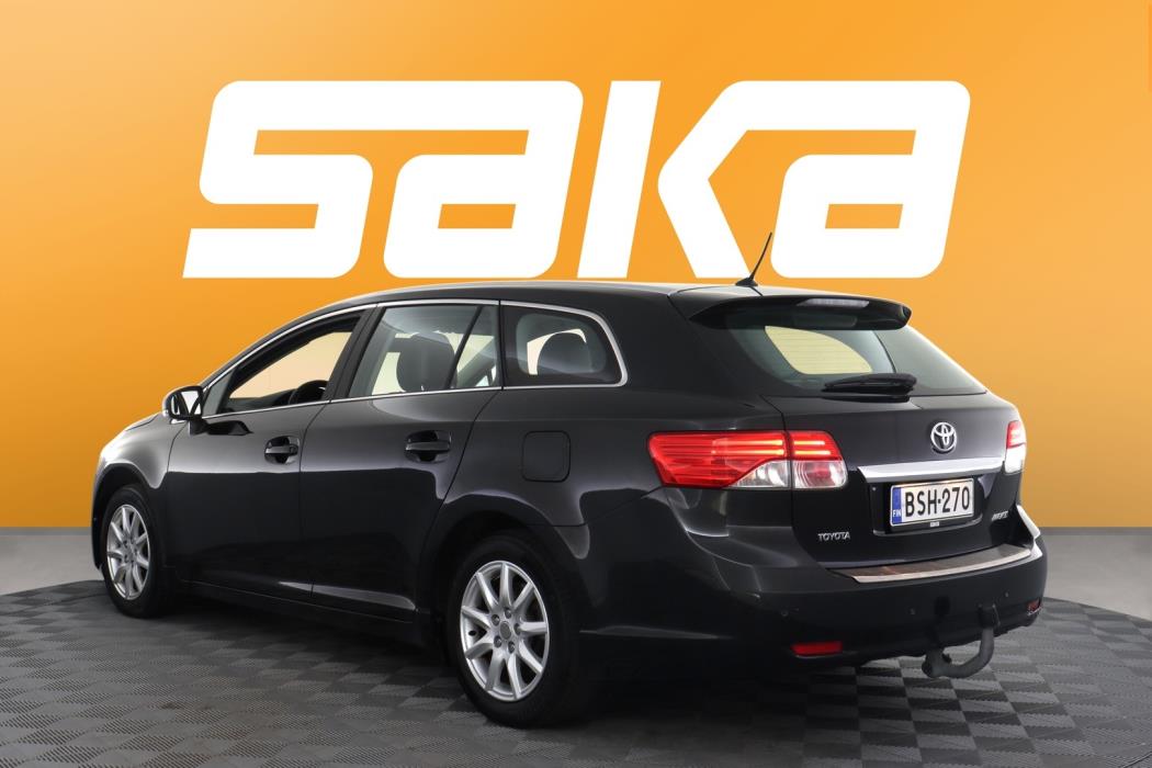 TOYOTA Avensis 2012