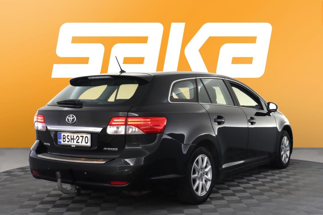 TOYOTA Avensis 2012