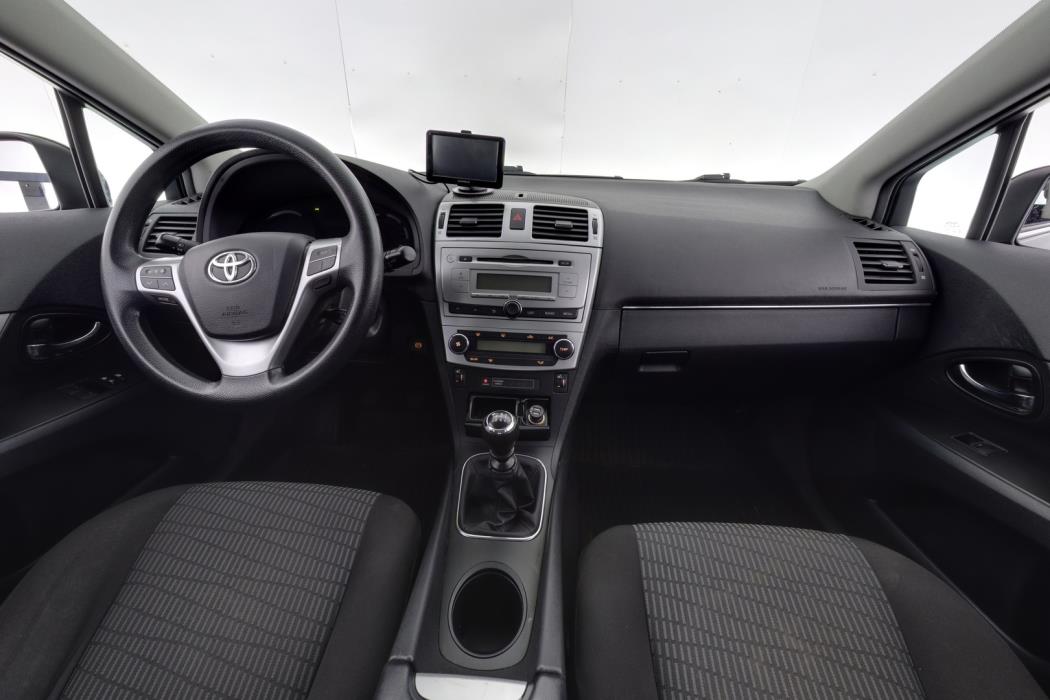 TOYOTA Avensis 2012