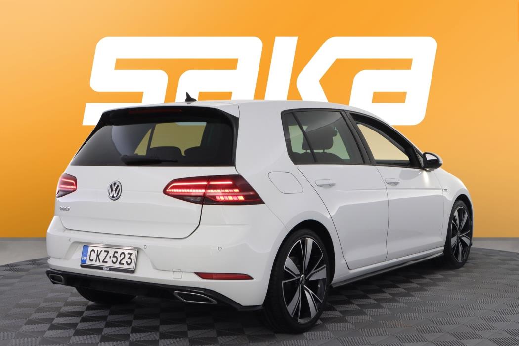 VOLKSWAGEN Golf 2018
