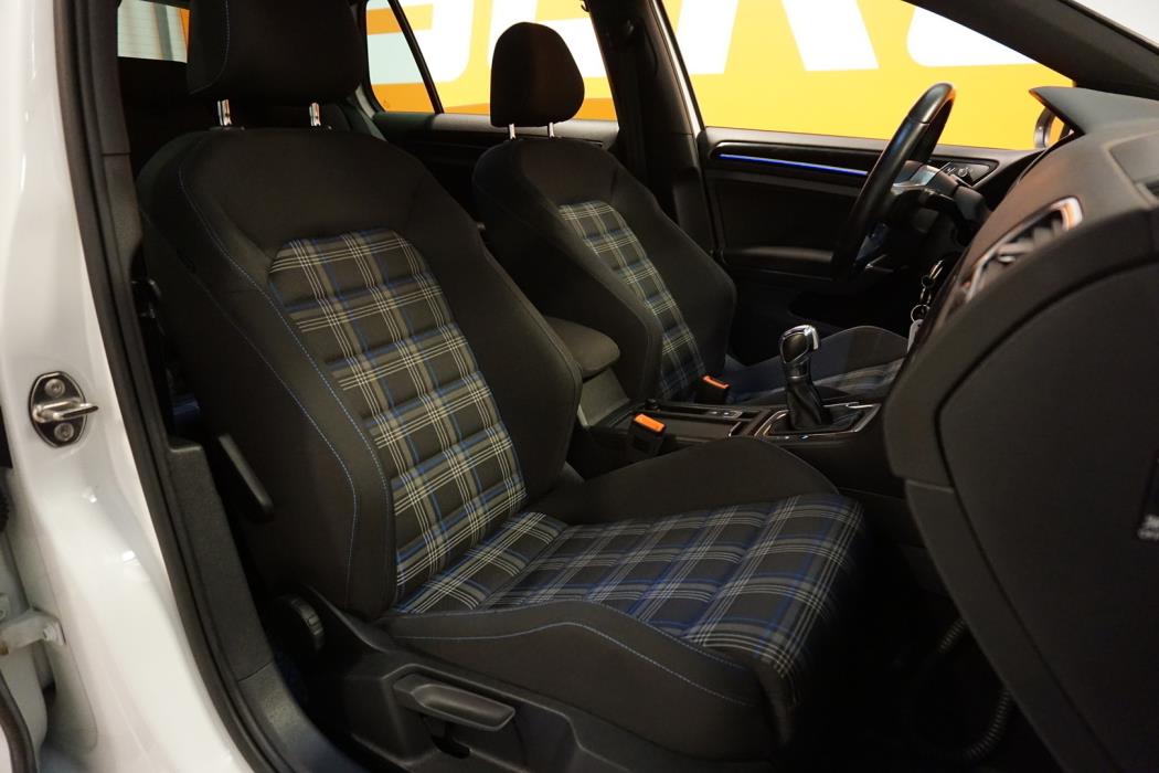 VOLKSWAGEN Golf 2015
