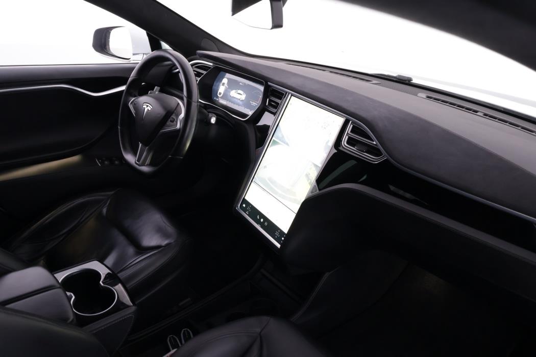 TESLA Model S 2015