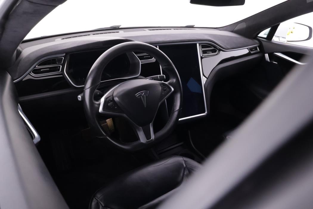 TESLA Model S 2015