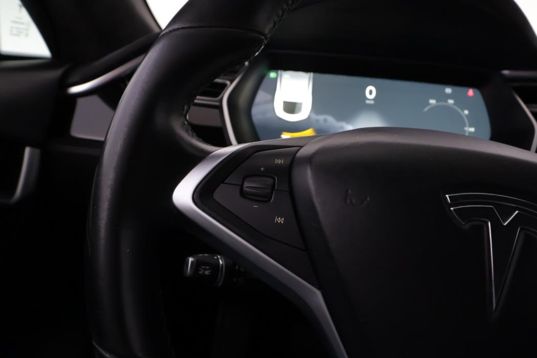 TESLA Model S 2015