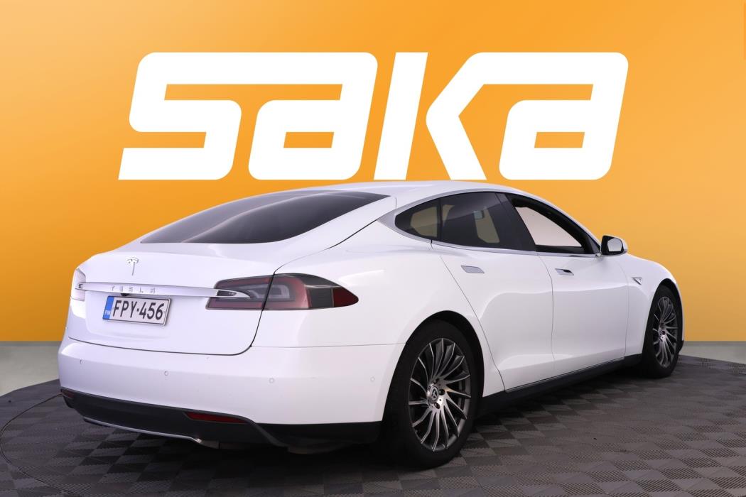 TESLA Model S 2015