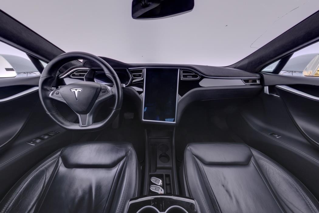 TESLA Model S 2015