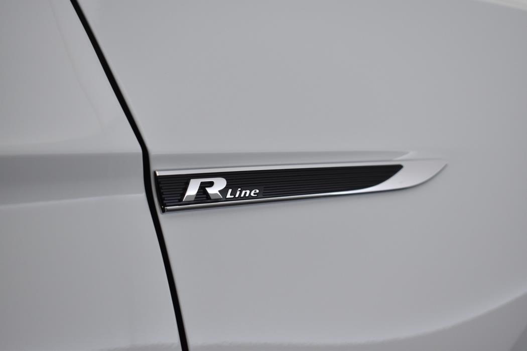 VOLKSWAGEN Passat 2024