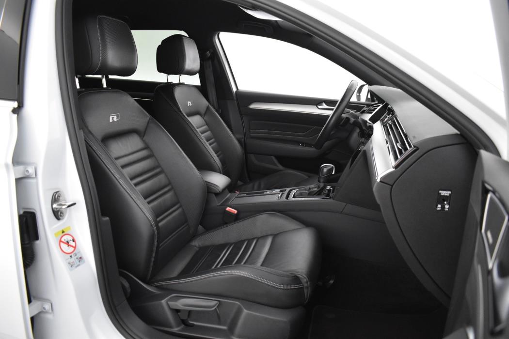 VOLKSWAGEN Passat 2024