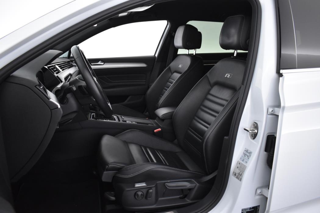 VOLKSWAGEN Passat 2024