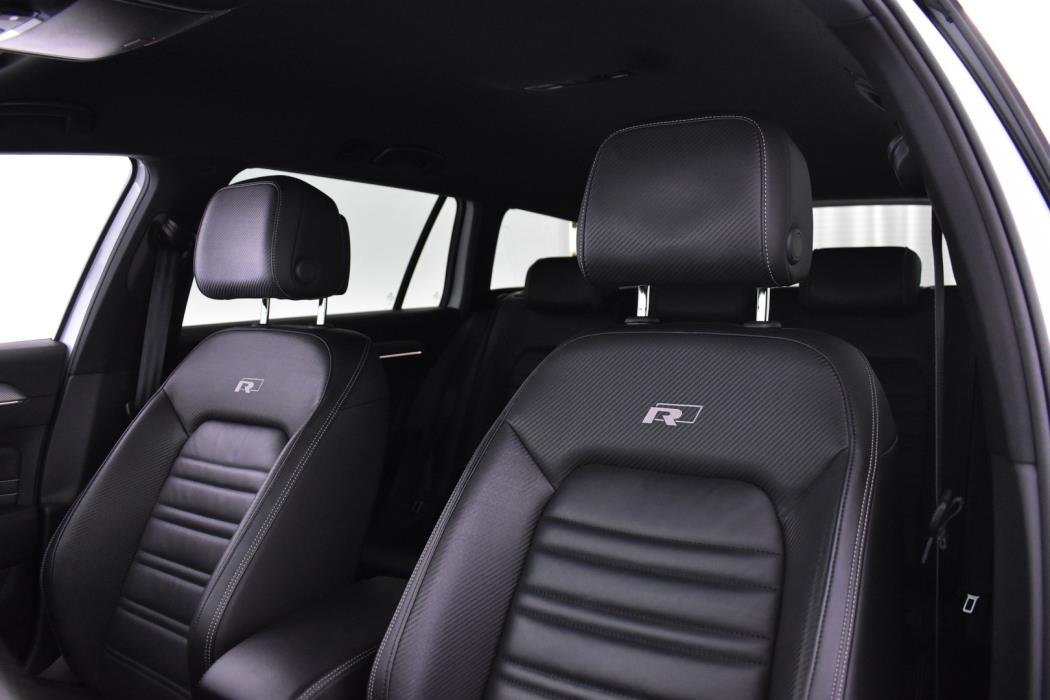 VOLKSWAGEN Passat 2024