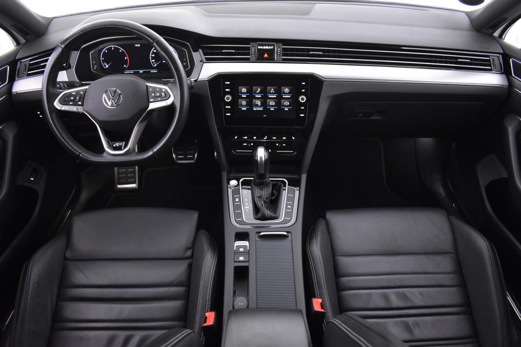 VOLKSWAGEN Passat 2024