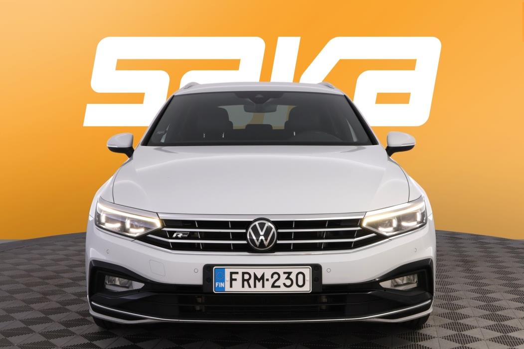 VOLKSWAGEN Passat 2024
