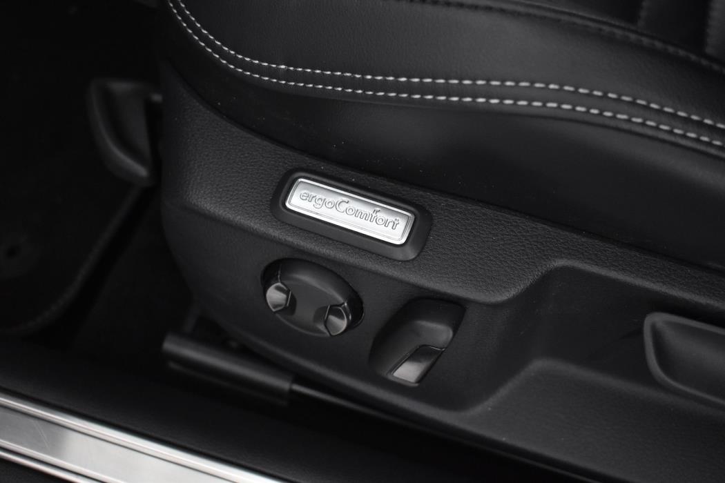 VOLKSWAGEN Passat 2024