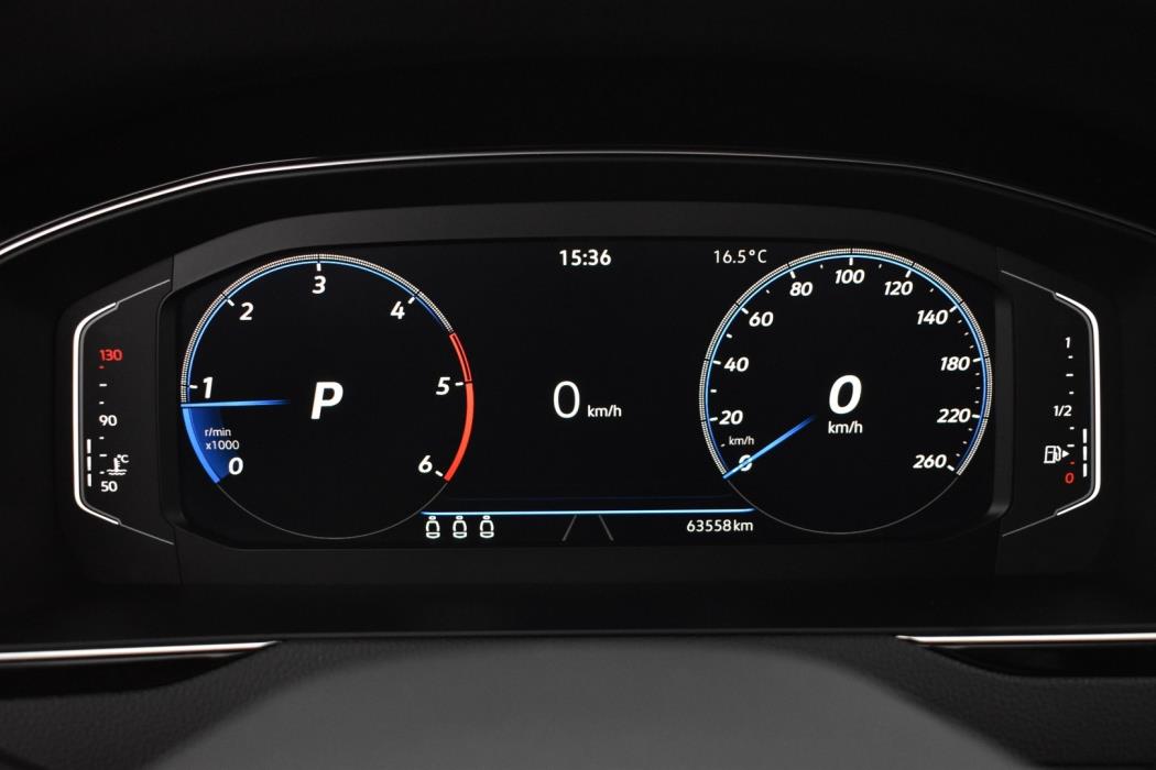 VOLKSWAGEN Passat 2024
