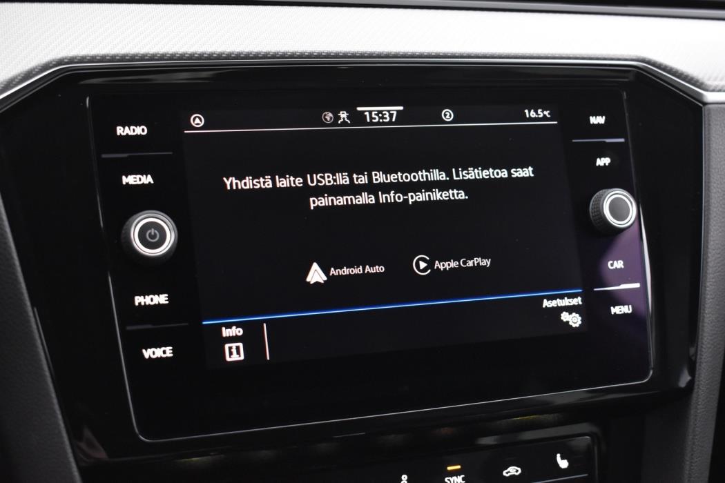VOLKSWAGEN Passat 2024